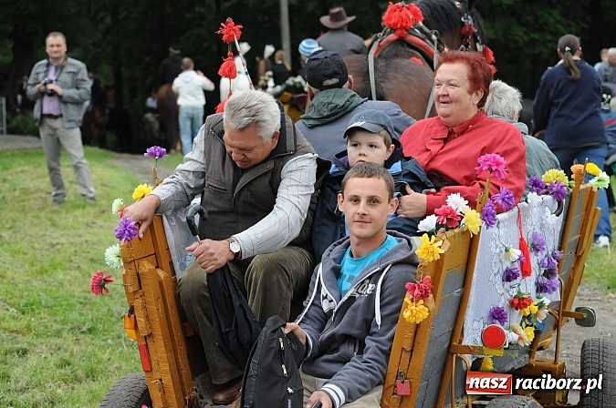 Zdjęcie w galerii na portalu naszraciborz.pl: Brzeska procesja ze świętym Urbanem. Dziękowali za łaski i prosili o urodzaj wiadomości z regionu