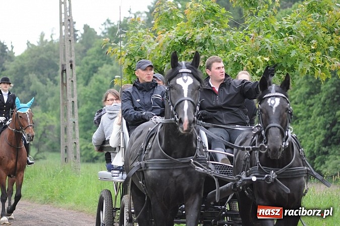 Zdjęcie w galerii na portalu naszraciborz.pl: Brzeska procesja ze świętym Urbanem. Dziękowali za łaski i prosili o urodzaj wiadomości z regionu