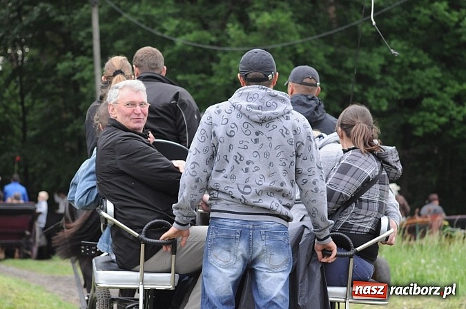 Zdjęcie w galerii na portalu naszraciborz.pl: Brzeska procesja ze świętym Urbanem. Dziękowali za łaski i prosili o urodzaj wiadomości z regionu