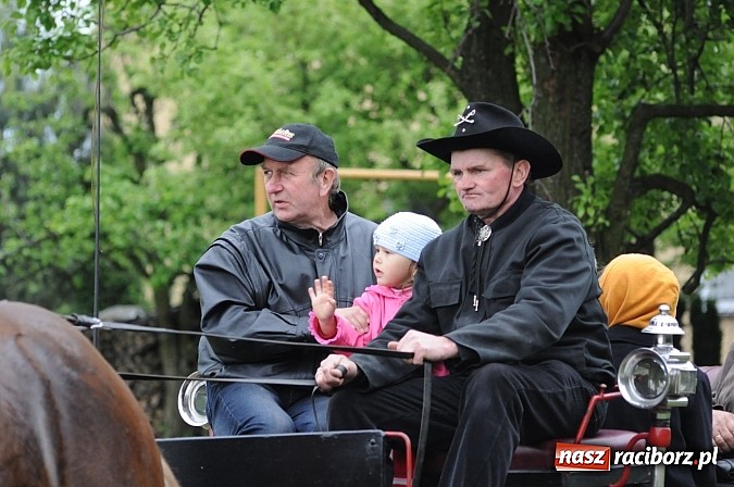 Zdjęcie w galerii na portalu naszraciborz.pl: Brzeska procesja ze świętym Urbanem. Dziękowali za łaski i prosili o urodzaj wiadomości z regionu