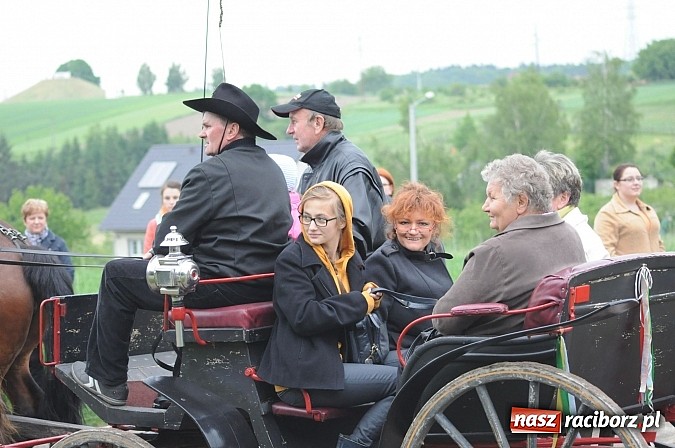 Zdjęcie w galerii na portalu naszraciborz.pl: Brzeska procesja ze świętym Urbanem. Dziękowali za łaski i prosili o urodzaj wiadomości z regionu