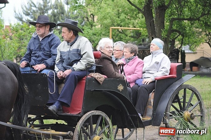 Zdjęcie w galerii na portalu naszraciborz.pl: Brzeska procesja ze świętym Urbanem. Dziękowali za łaski i prosili o urodzaj wiadomości z regionu