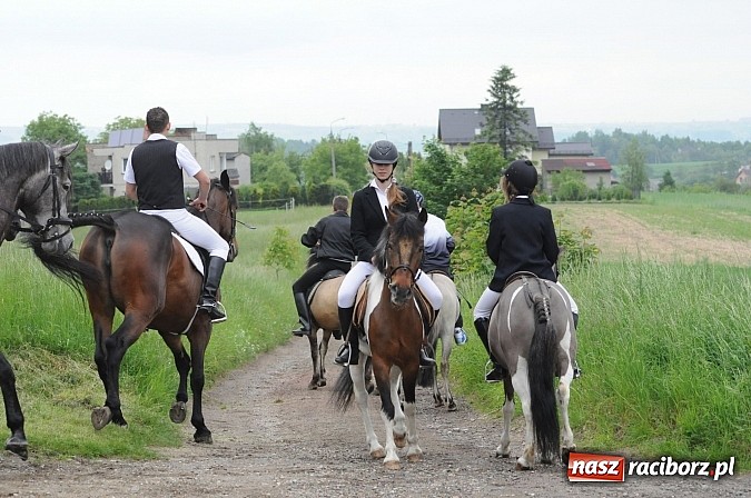 Zdjęcie w galerii na portalu naszraciborz.pl: Brzeska procesja ze świętym Urbanem. Dziękowali za łaski i prosili o urodzaj wiadomości z regionu