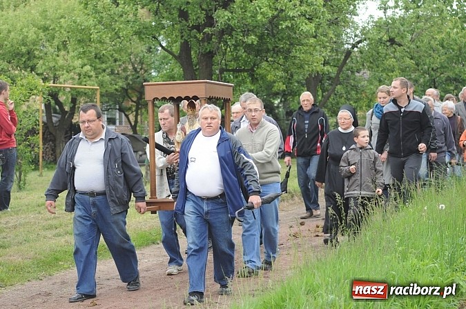 Zdjęcie w galerii na portalu naszraciborz.pl: Brzeska procesja ze świętym Urbanem. Dziękowali za łaski i prosili o urodzaj wiadomości z regionu