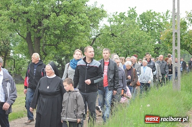 Zdjęcie w galerii na portalu naszraciborz.pl: Brzeska procesja ze świętym Urbanem. Dziękowali za łaski i prosili o urodzaj wiadomości z regionu