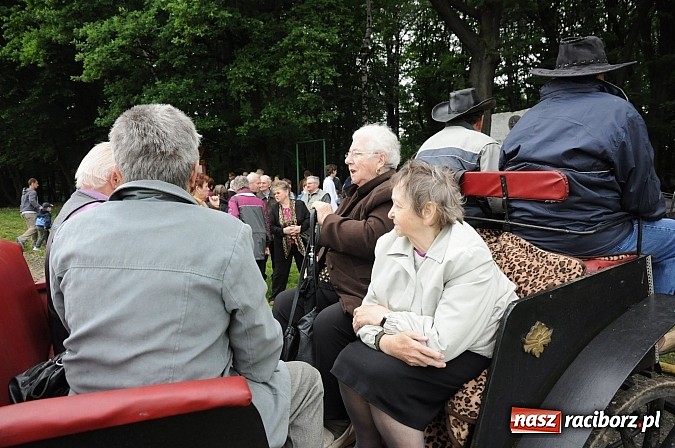 Zdjęcie w galerii na portalu naszraciborz.pl: Brzeska procesja ze świętym Urbanem. Dziękowali za łaski i prosili o urodzaj wiadomości z regionu