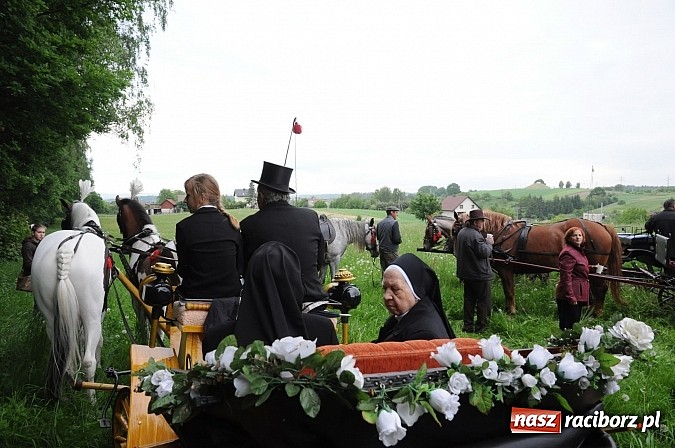 Zdjęcie w galerii na portalu naszraciborz.pl: Brzeska procesja ze świętym Urbanem. Dziękowali za łaski i prosili o urodzaj wiadomości z regionu