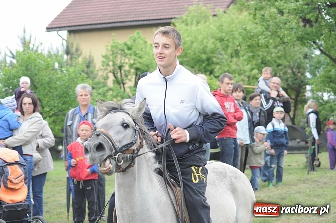 Zdjęcie w galerii na portalu naszraciborz.pl: Brzeska procesja ze świętym Urbanem. Dziękowali za łaski i prosili o urodzaj wiadomości z regionu