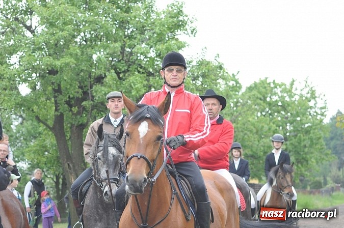 Zdjęcie w galerii na portalu naszraciborz.pl: Brzeska procesja ze świętym Urbanem. Dziękowali za łaski i prosili o urodzaj wiadomości z regionu