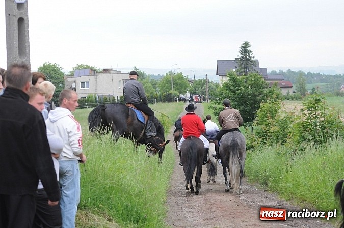 Zdjęcie w galerii na portalu naszraciborz.pl: Brzeska procesja ze świętym Urbanem. Dziękowali za łaski i prosili o urodzaj wiadomości z regionu