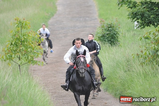 Zdjęcie w galerii na portalu naszraciborz.pl: Brzeska procesja ze świętym Urbanem. Dziękowali za łaski i prosili o urodzaj wiadomości z regionu