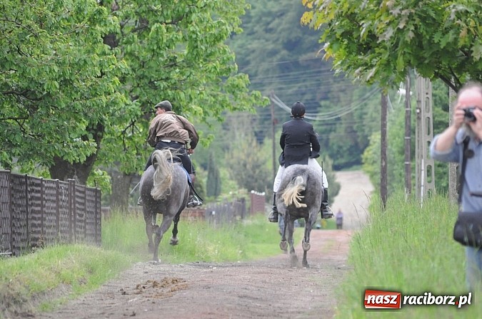 Zdjęcie w galerii na portalu naszraciborz.pl: Brzeska procesja ze świętym Urbanem. Dziękowali za łaski i prosili o urodzaj wiadomości z regionu