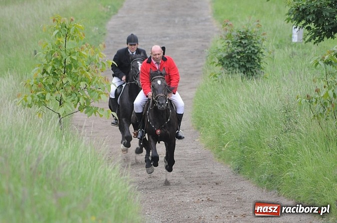 Zdjęcie w galerii na portalu naszraciborz.pl: Brzeska procesja ze świętym Urbanem. Dziękowali za łaski i prosili o urodzaj wiadomości z regionu