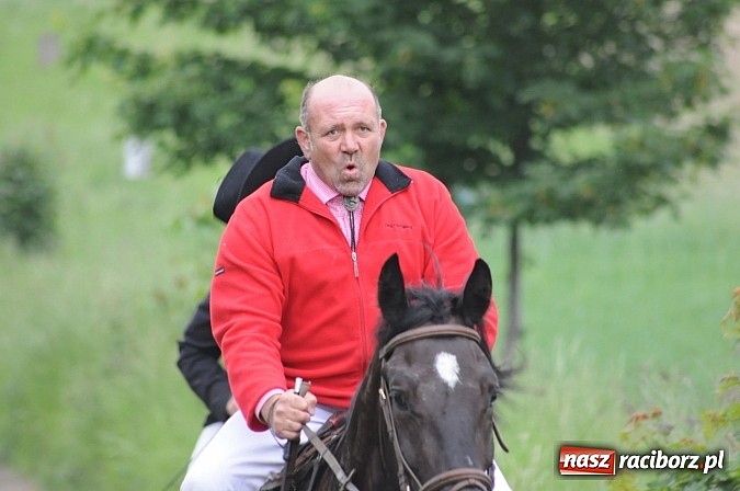 Zdjęcie w galerii na portalu naszraciborz.pl: Brzeska procesja ze świętym Urbanem. Dziękowali za łaski i prosili o urodzaj wiadomości z regionu