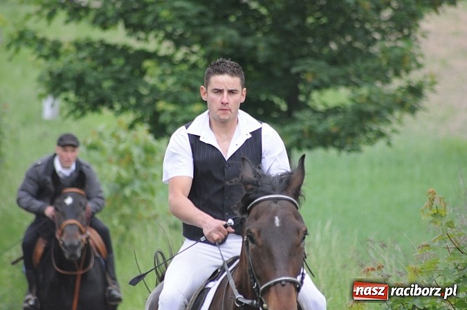 Zdjęcie w galerii na portalu naszraciborz.pl: Brzeska procesja ze świętym Urbanem. Dziękowali za łaski i prosili o urodzaj wiadomości z regionu