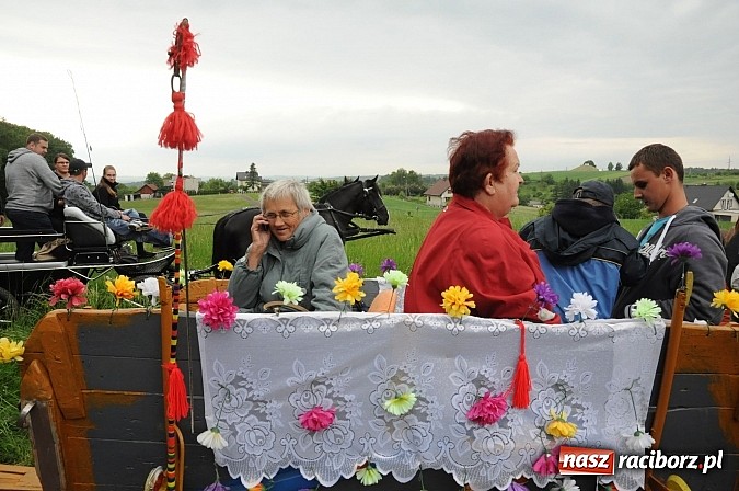 Zdjęcie w galerii na portalu naszraciborz.pl: Brzeska procesja ze świętym Urbanem. Dziękowali za łaski i prosili o urodzaj wiadomości z regionu