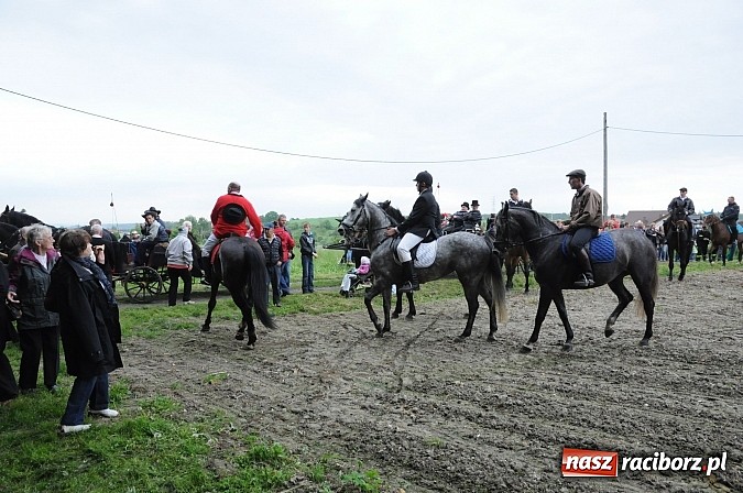 Zdjęcie w galerii na portalu naszraciborz.pl: Brzeska procesja ze świętym Urbanem. Dziękowali za łaski i prosili o urodzaj wiadomości z regionu