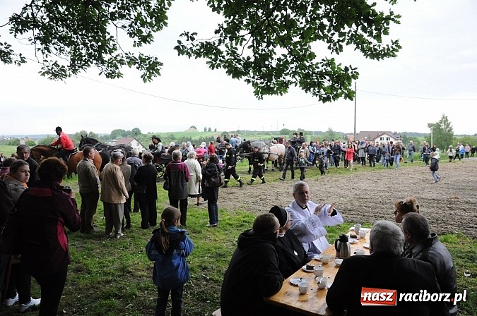 Zdjęcie w galerii na portalu naszraciborz.pl: Brzeska procesja ze świętym Urbanem. Dziękowali za łaski i prosili o urodzaj wiadomości z regionu