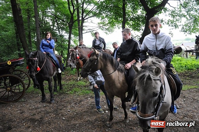 Zdjęcie w galerii na portalu naszraciborz.pl: Brzeska procesja ze świętym Urbanem. Dziękowali za łaski i prosili o urodzaj wiadomości z regionu