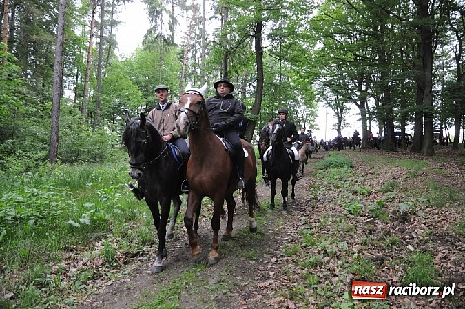 Zdjęcie w galerii na portalu naszraciborz.pl: Brzeska procesja ze świętym Urbanem. Dziękowali za łaski i prosili o urodzaj wiadomości z regionu