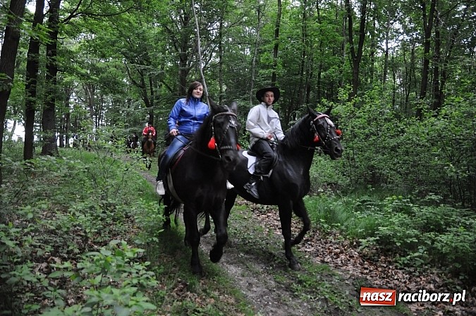 Zdjęcie w galerii na portalu naszraciborz.pl: Brzeska procesja ze świętym Urbanem. Dziękowali za łaski i prosili o urodzaj wiadomości z regionu