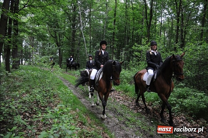 Zdjęcie w galerii na portalu naszraciborz.pl: Brzeska procesja ze świętym Urbanem. Dziękowali za łaski i prosili o urodzaj wiadomości z regionu
