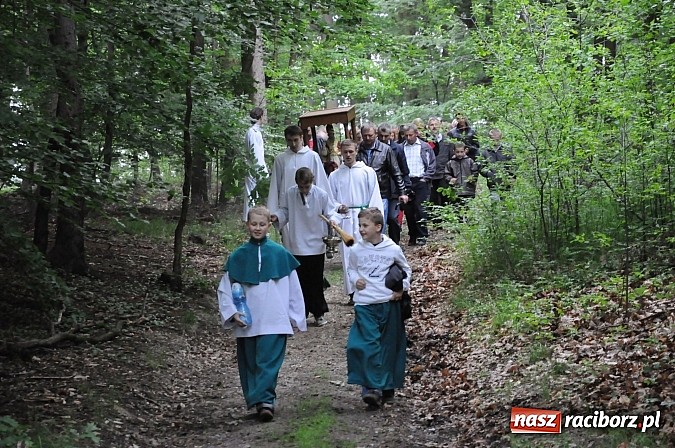 Zdjęcie w galerii na portalu naszraciborz.pl: Brzeska procesja ze świętym Urbanem. Dziękowali za łaski i prosili o urodzaj wiadomości z regionu