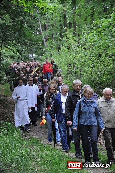 Zdjęcie w galerii na portalu naszraciborz.pl: Brzeska procesja ze świętym Urbanem. Dziękowali za łaski i prosili o urodzaj wiadomości z regionu