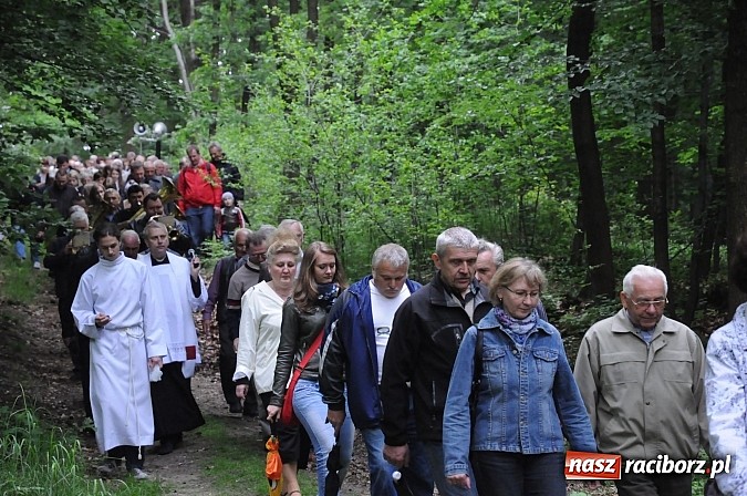 Zdjęcie w galerii na portalu naszraciborz.pl: Brzeska procesja ze świętym Urbanem. Dziękowali za łaski i prosili o urodzaj wiadomości z regionu