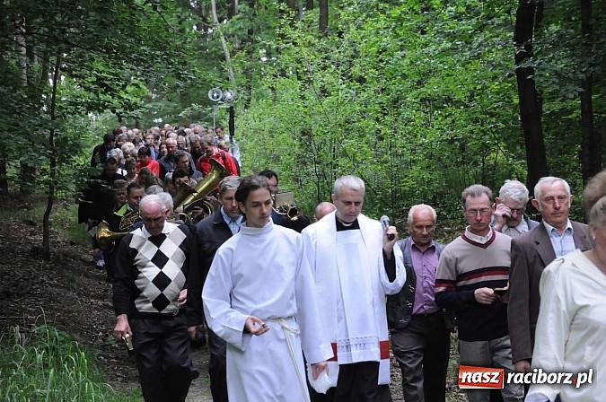 Zdjęcie w galerii na portalu naszraciborz.pl: Brzeska procesja ze świętym Urbanem. Dziękowali za łaski i prosili o urodzaj wiadomości z regionu