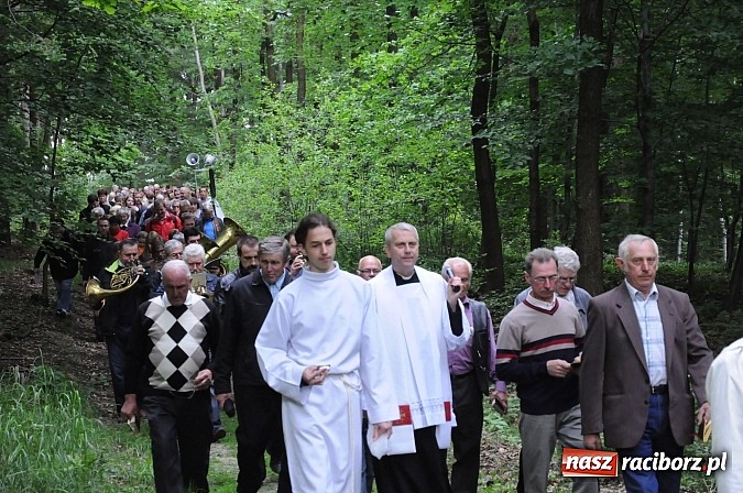 Zdjęcie w galerii na portalu naszraciborz.pl: Brzeska procesja ze świętym Urbanem. Dziękowali za łaski i prosili o urodzaj wiadomości z regionu