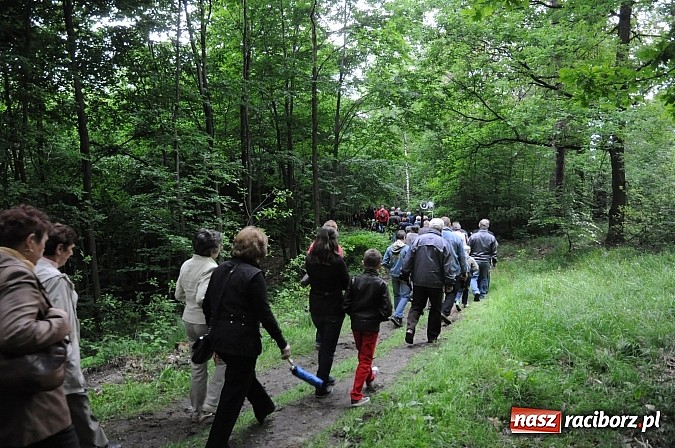 Zdjęcie w galerii na portalu naszraciborz.pl: Brzeska procesja ze świętym Urbanem. Dziękowali za łaski i prosili o urodzaj wiadomości z regionu