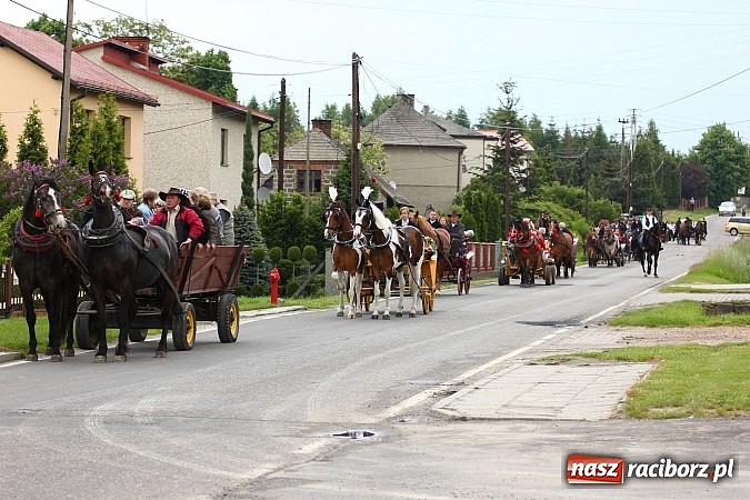 Zdjęcie w galerii na portalu naszraciborz.pl: Brzeska procesja ze świętym Urbanem. Dziękowali za łaski i prosili o urodzaj wiadomości z regionu