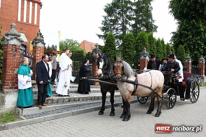 Zdjęcie w galerii na portalu naszraciborz.pl: Brzeska procesja ze świętym Urbanem. Dziękowali za łaski i prosili o urodzaj wiadomości z regionu