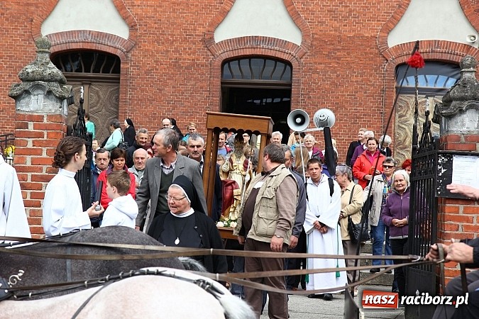 Zdjęcie w galerii na portalu naszraciborz.pl: Brzeska procesja ze świętym Urbanem. Dziękowali za łaski i prosili o urodzaj wiadomości z regionu
