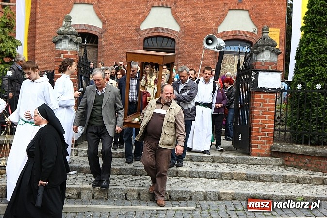Zdjęcie w galerii na portalu naszraciborz.pl: Brzeska procesja ze świętym Urbanem. Dziękowali za łaski i prosili o urodzaj wiadomości z regionu