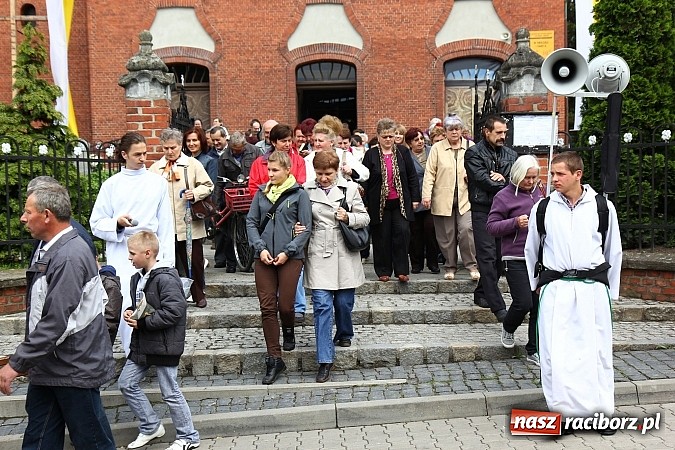Zdjęcie w galerii na portalu naszraciborz.pl: Brzeska procesja ze świętym Urbanem. Dziękowali za łaski i prosili o urodzaj wiadomości z regionu