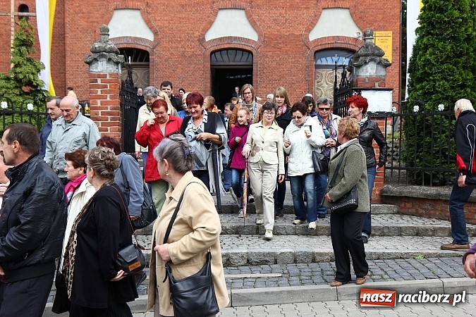 Zdjęcie w galerii na portalu naszraciborz.pl: Brzeska procesja ze świętym Urbanem. Dziękowali za łaski i prosili o urodzaj wiadomości z regionu