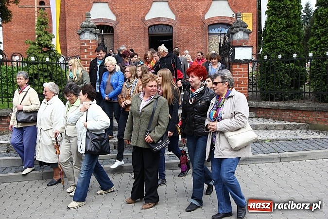 Zdjęcie w galerii na portalu naszraciborz.pl: Brzeska procesja ze świętym Urbanem. Dziękowali za łaski i prosili o urodzaj wiadomości z regionu