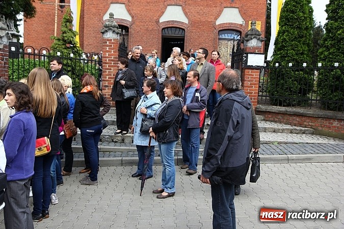 Zdjęcie w galerii na portalu naszraciborz.pl: Brzeska procesja ze świętym Urbanem. Dziękowali za łaski i prosili o urodzaj wiadomości z regionu