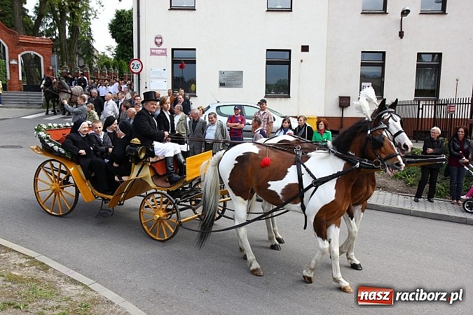 Zdjęcie w galerii na portalu naszraciborz.pl: Brzeska procesja ze świętym Urbanem. Dziękowali za łaski i prosili o urodzaj wiadomości z regionu