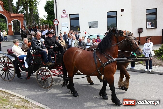 Zdjęcie w galerii na portalu naszraciborz.pl: Brzeska procesja ze świętym Urbanem. Dziękowali za łaski i prosili o urodzaj wiadomości z regionu