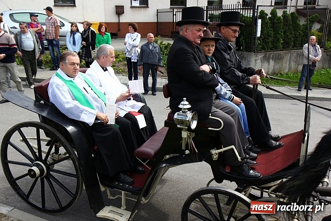 Zdjęcie w galerii na portalu naszraciborz.pl: Brzeska procesja ze świętym Urbanem. Dziękowali za łaski i prosili o urodzaj wiadomości z regionu