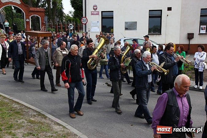 Zdjęcie w galerii na portalu naszraciborz.pl: Brzeska procesja ze świętym Urbanem. Dziękowali za łaski i prosili o urodzaj wiadomości z regionu