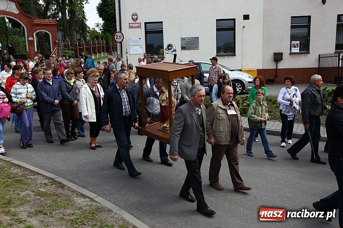Zdjęcie w galerii na portalu naszraciborz.pl: Brzeska procesja ze świętym Urbanem. Dziękowali za łaski i prosili o urodzaj wiadomości z regionu