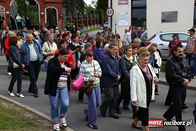 Zdjęcie w galerii na portalu naszraciborz.pl: Brzeska procesja ze świętym Urbanem. Dziękowali za łaski i prosili o urodzaj wiadomości z regionu