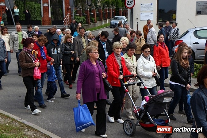 Zdjęcie w galerii na portalu naszraciborz.pl: Brzeska procesja ze świętym Urbanem. Dziękowali za łaski i prosili o urodzaj wiadomości z regionu