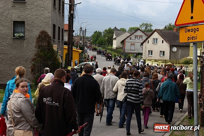 Zdjęcie w galerii na portalu naszraciborz.pl: Brzeska procesja ze świętym Urbanem. Dziękowali za łaski i prosili o urodzaj wiadomości z regionu