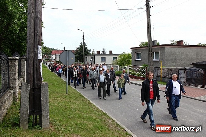 Zdjęcie w galerii na portalu naszraciborz.pl: Brzeska procesja ze świętym Urbanem. Dziękowali za łaski i prosili o urodzaj wiadomości z regionu