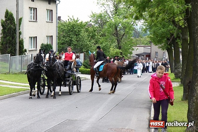 Zdjęcie w galerii na portalu naszraciborz.pl: Brzeska procesja ze świętym Urbanem. Dziękowali za łaski i prosili o urodzaj wiadomości z regionu